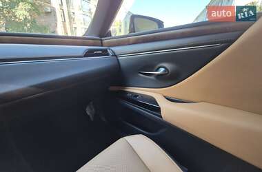 Седан Lexus ES 2021 в Чернигове