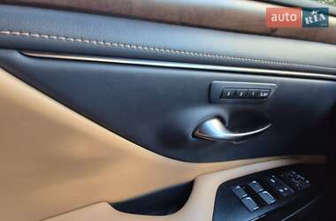 Седан Lexus ES 2021 в Чернигове