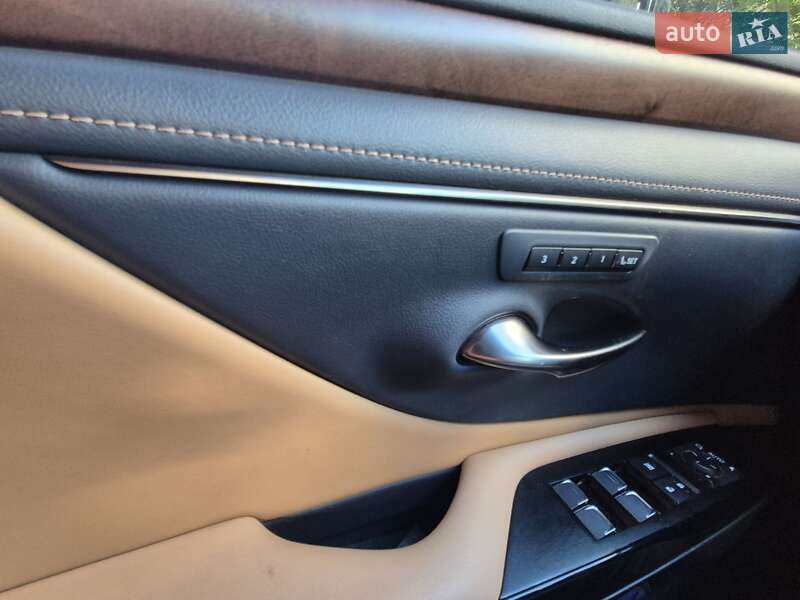 Седан Lexus ES 2021 в Чернигове