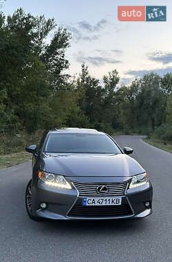 Седан Lexus ES 2014 в Звенигородці