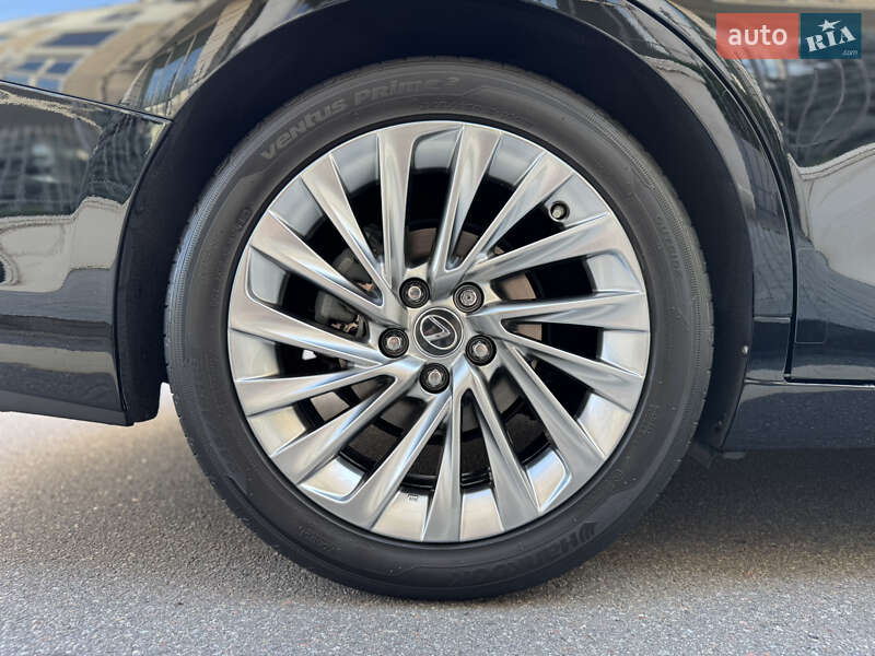 Седан Lexus ES 2018 в Києві