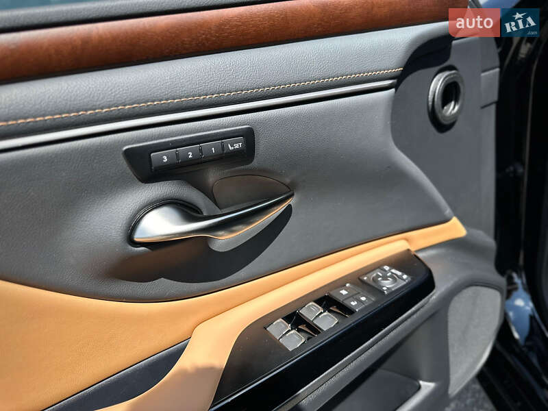 Седан Lexus ES 2024 в Киеве