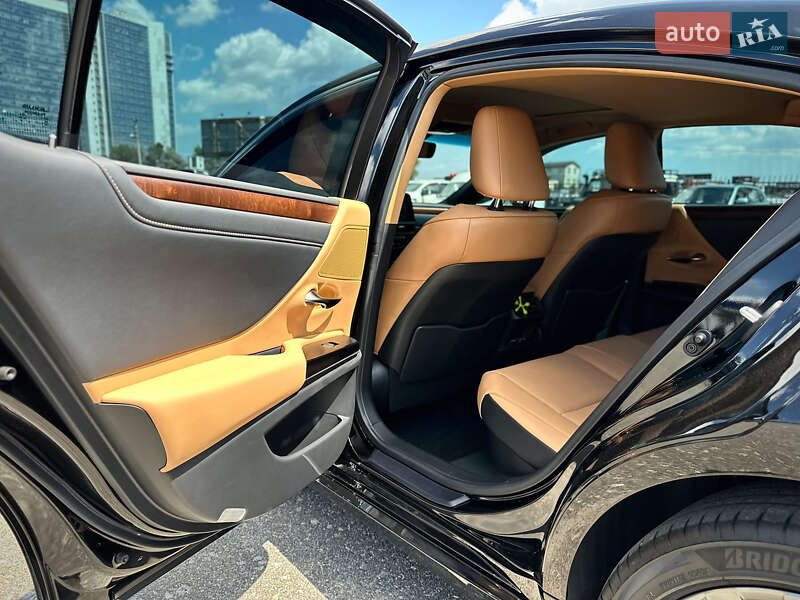 Седан Lexus ES 2024 в Киеве