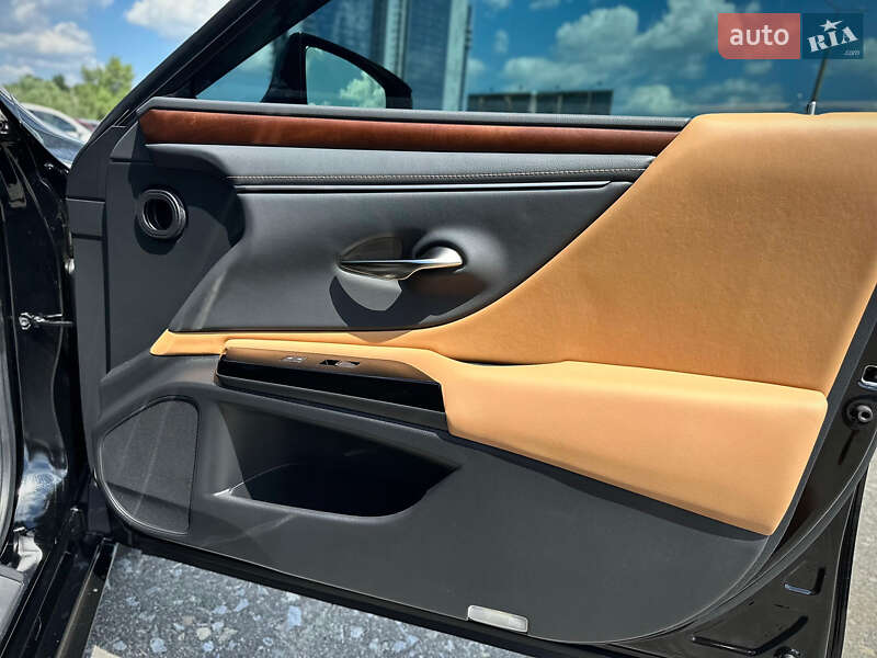 Седан Lexus ES 2024 в Киеве