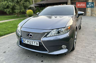 Седан Lexus ES 2012 в Самборі