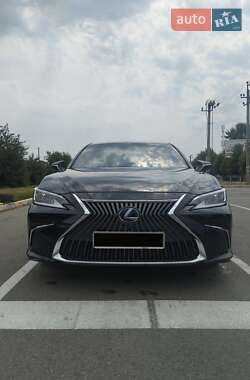 Седан Lexus ES 2018 в Киеве