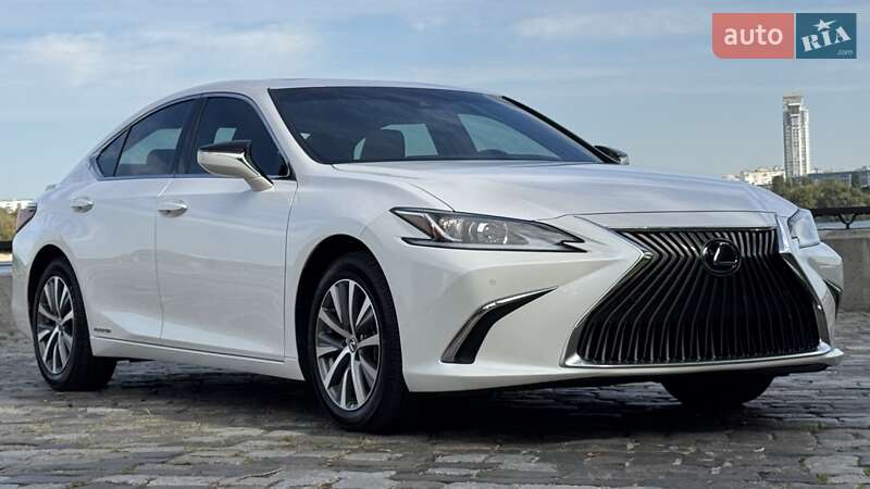 Lexus ES 2021