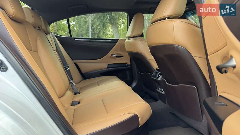 Седан Lexus ES 2021 в Киеве фото 12 Седан Lexus ES 2021 в Киеве