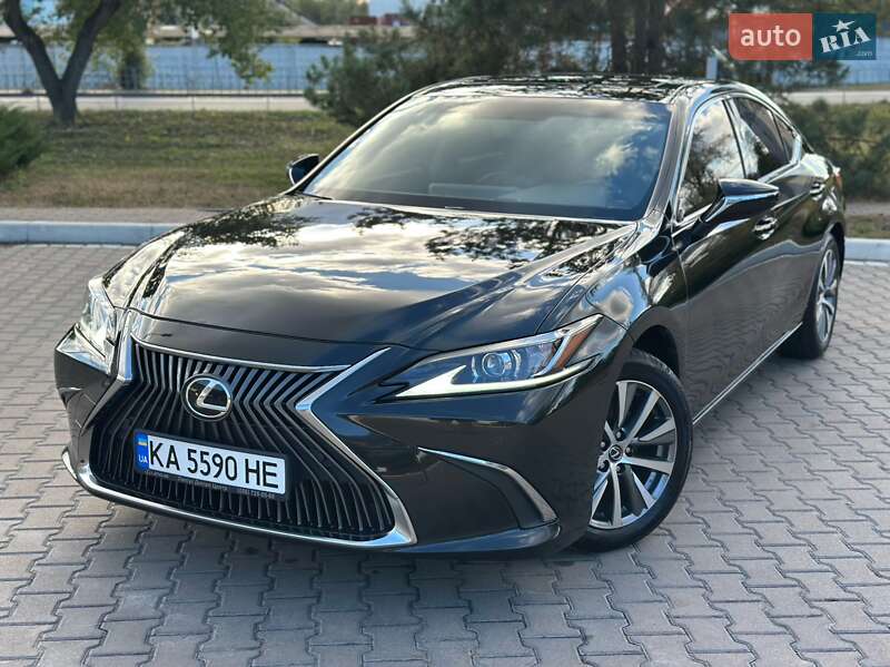 Lexus ES 2019
