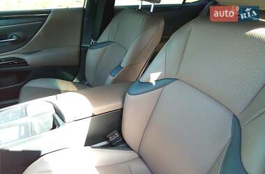Седан Lexus ES 2021 в 