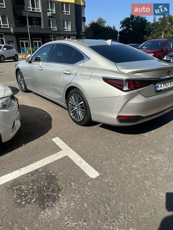 Седан Lexus ES 2022 в Києві