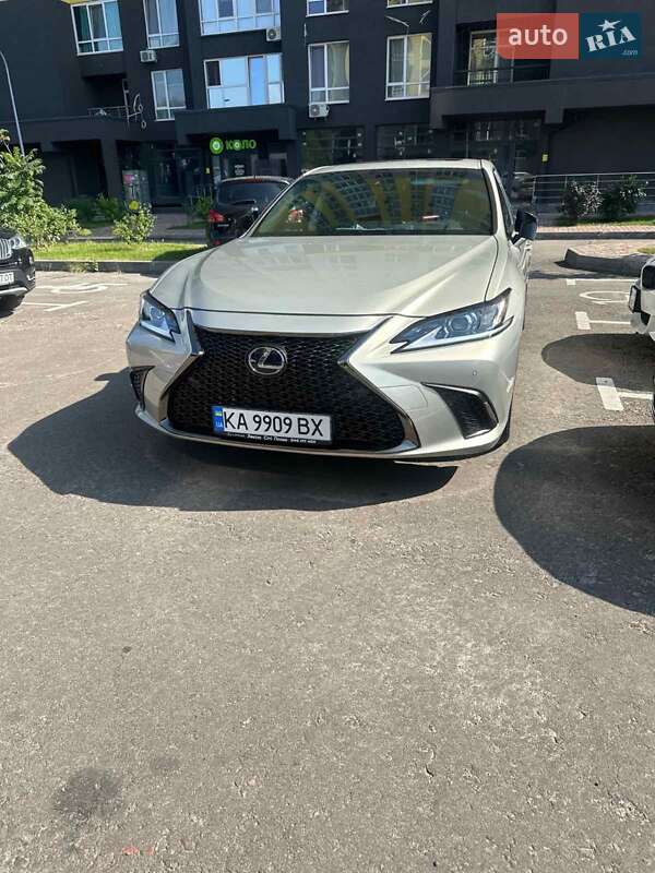 Седан Lexus ES 2022 в Києві