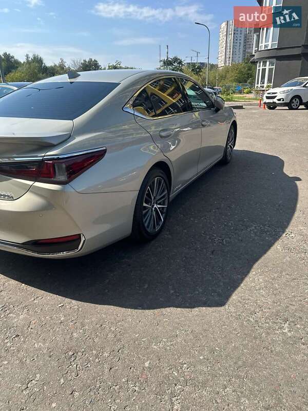 Седан Lexus ES 2022 в Києві