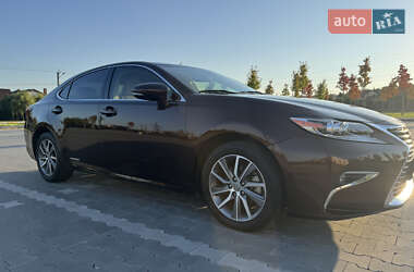 Седан Lexus ES 2015 в 