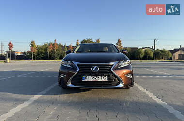 Седан Lexus ES 2015 в 