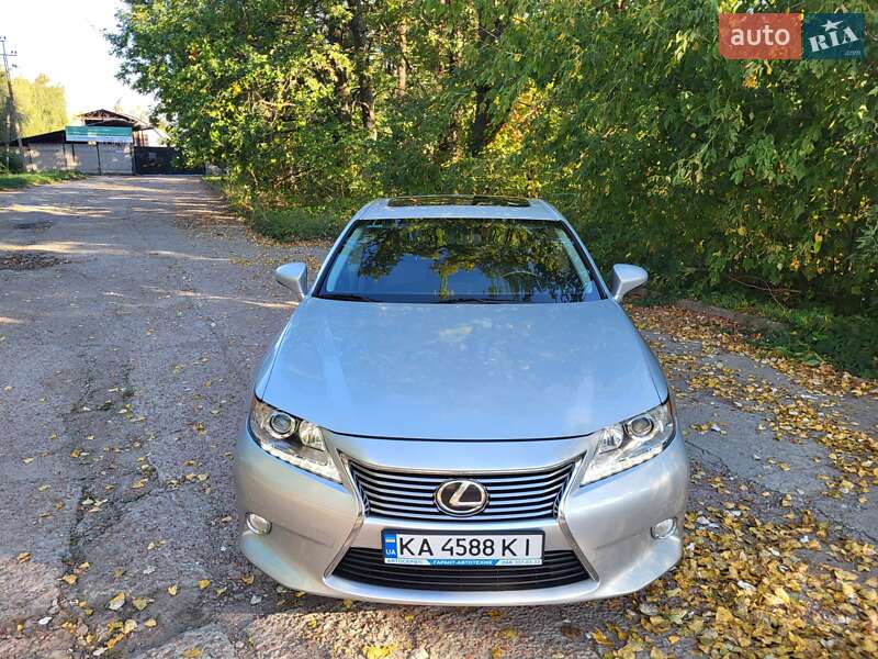Седан Lexus ES 2014 в Киеве