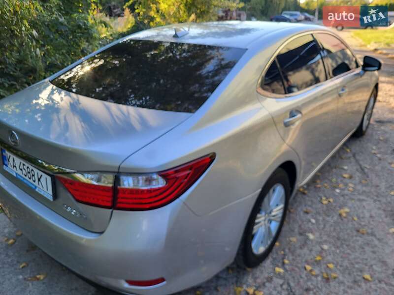 Седан Lexus ES 2014 в Киеве