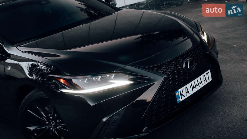 Седан Lexus ES 2019 в Києві