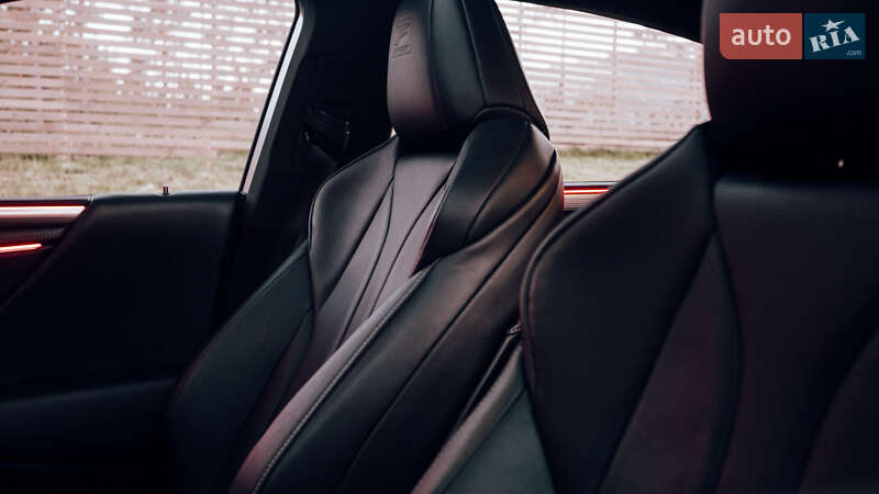 Седан Lexus ES 2019 в Києві