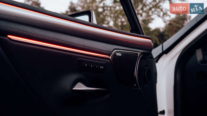 Седан Lexus ES 2019 в Києві