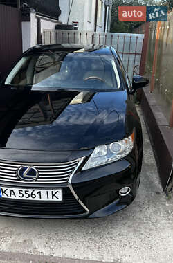Седан Lexus ES 2014 в Бучі