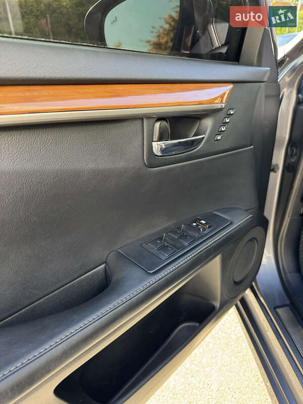 Седан Lexus ES 2014 в Киеве