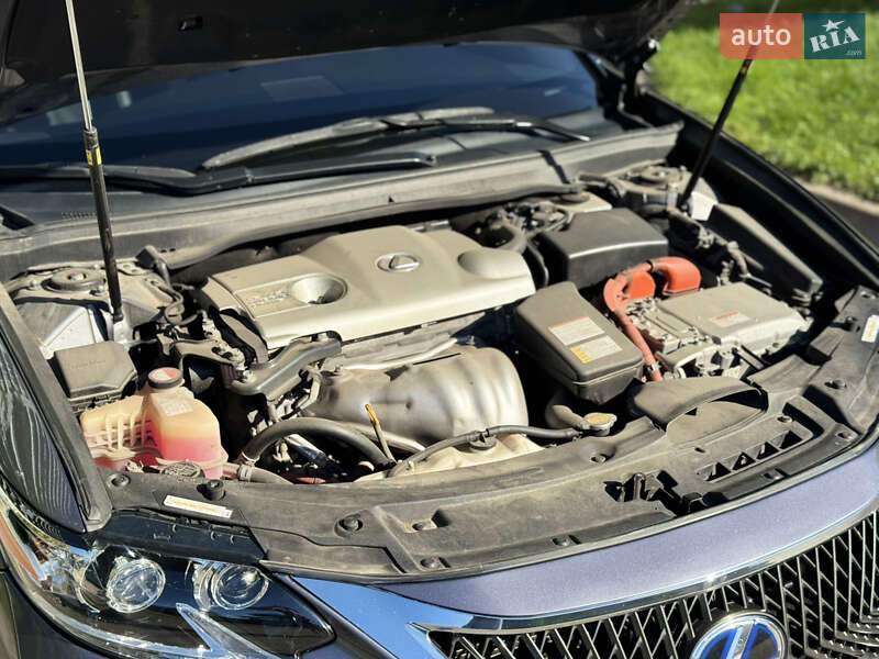 Седан Lexus ES 2014 в Киеве