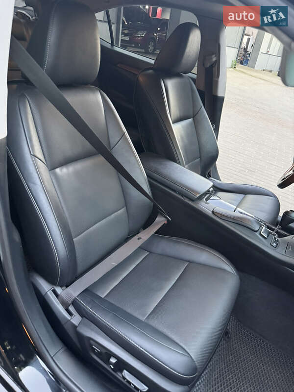 Седан Lexus ES 2013 в Киеве