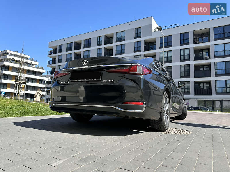 Седан Lexus ES 2018 в Луцьку