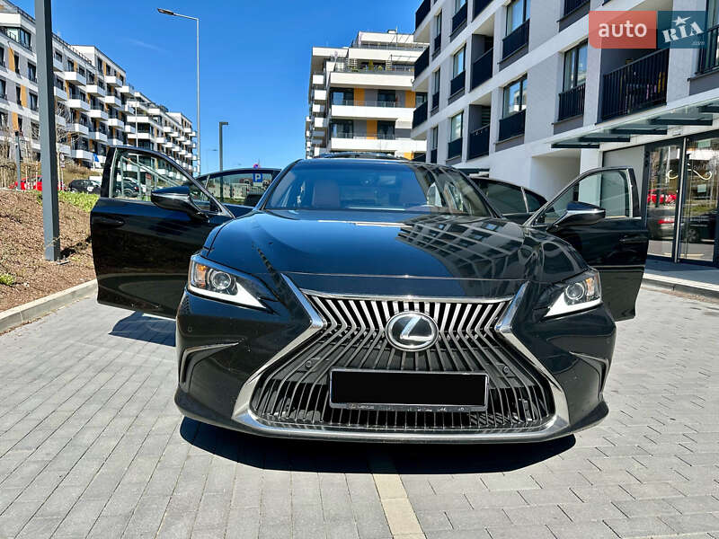 Седан Lexus ES 2018 в Луцьку