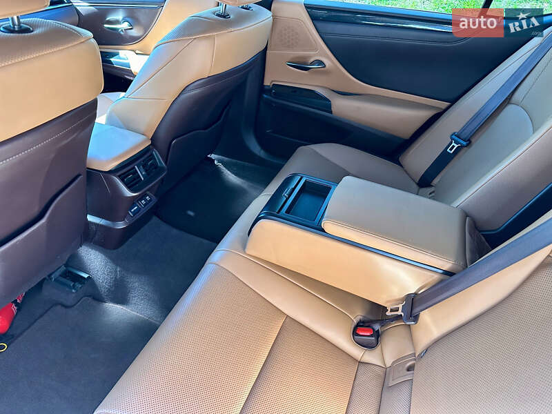 Седан Lexus ES 2018 в Луцьку