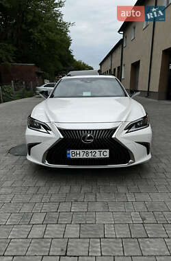 Седан Lexus ES 2021 в Львові