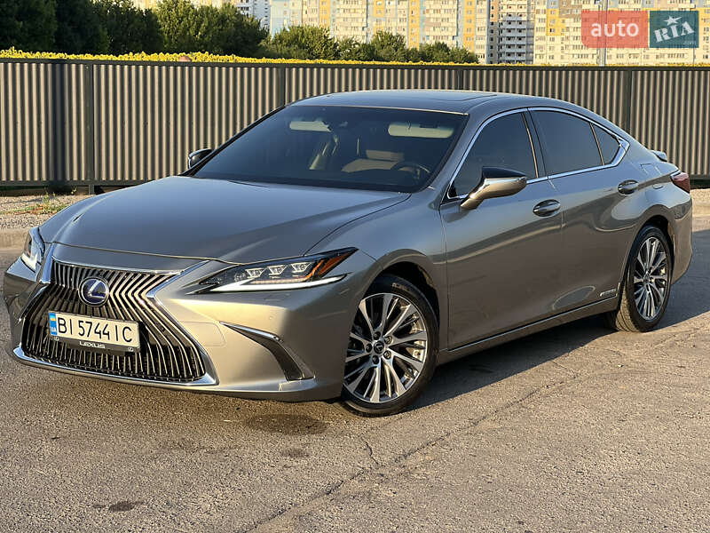 Lexus ES 2019