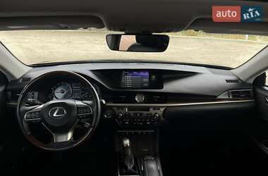 Седан Lexus ES 2017 в 