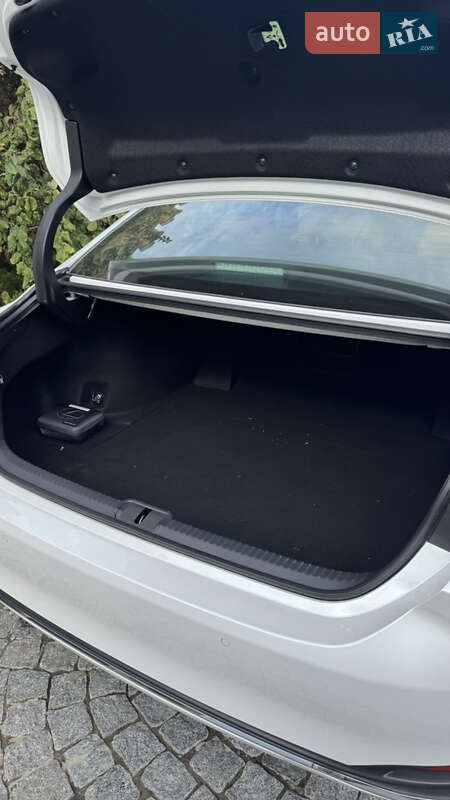 Седан Lexus ES 2024 в Первомайську