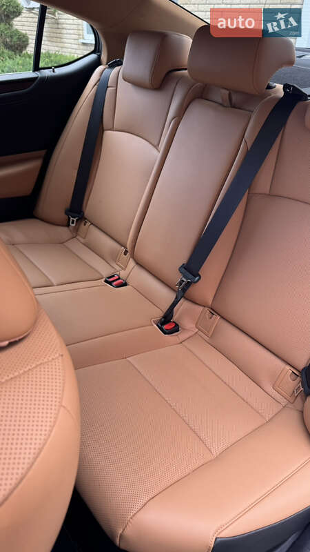 Седан Lexus ES 2024 в Первомайську