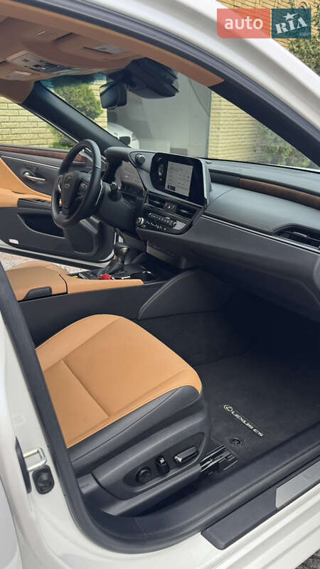 Седан Lexus ES 2024 в Первомайську