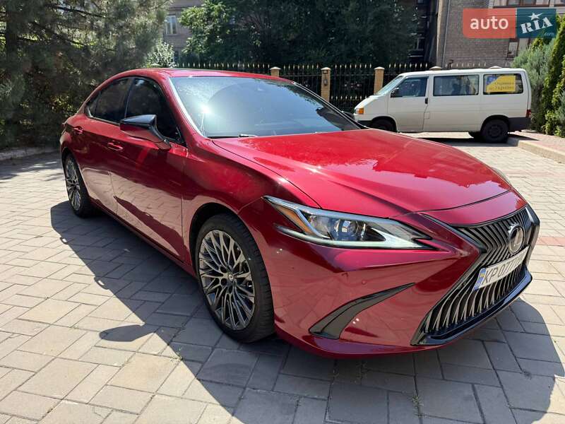 Lexus ES 2019