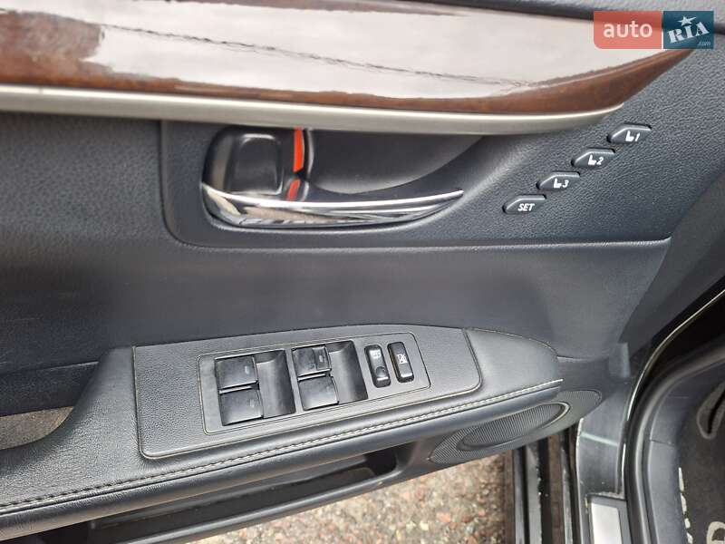 Седан Lexus ES 2012 в Киеве