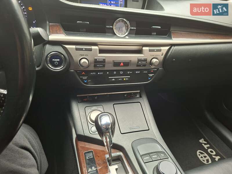 Седан Lexus ES 2012 в Киеве