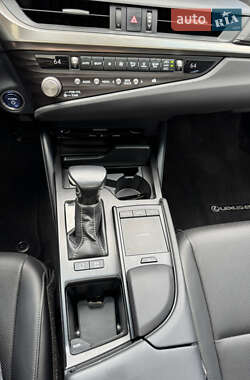 Седан Lexus ES 2021 в Чайках
