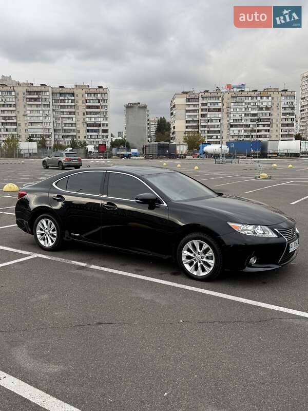 Седан Lexus ES 2014 в Киеве
