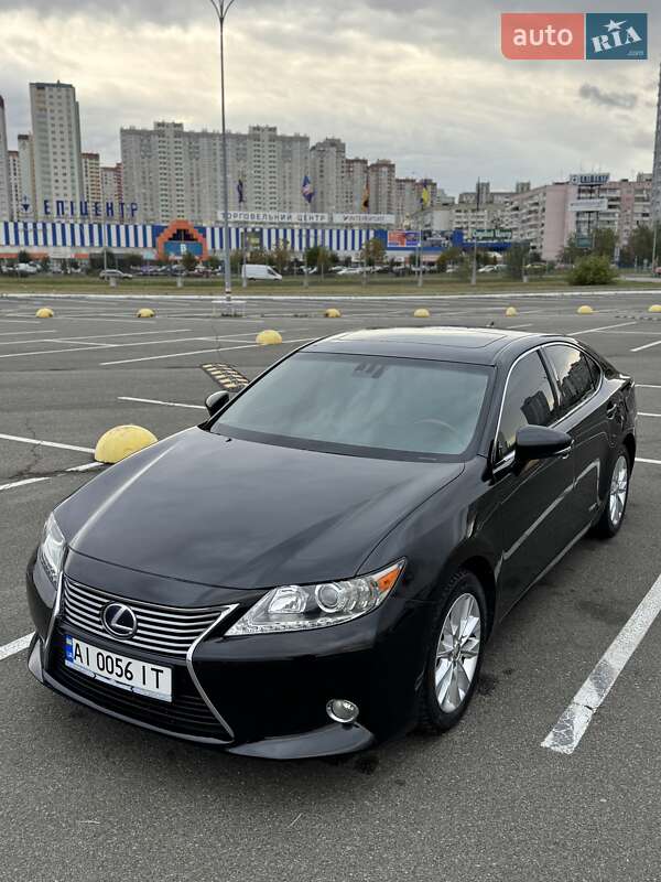 Седан Lexus ES 2014 в Киеве