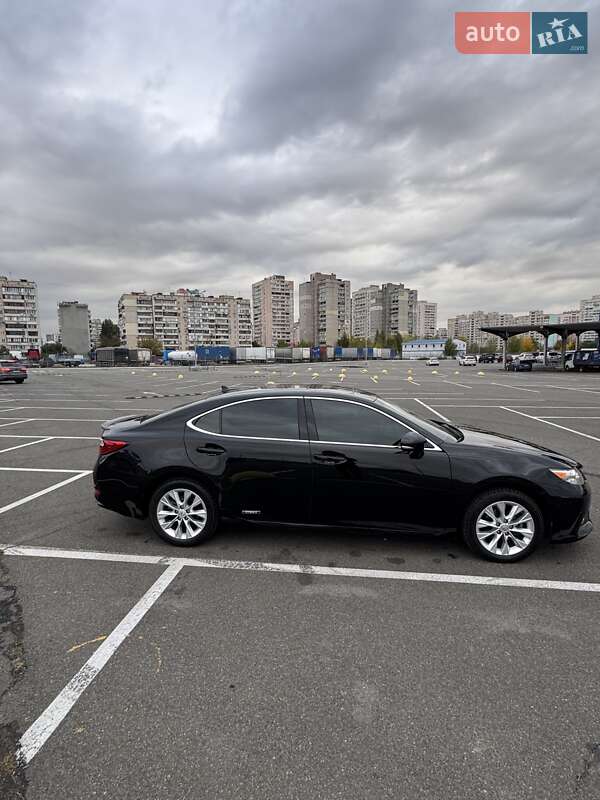 Седан Lexus ES 2014 в Киеве