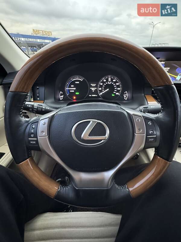 Седан Lexus ES 2014 в Киеве