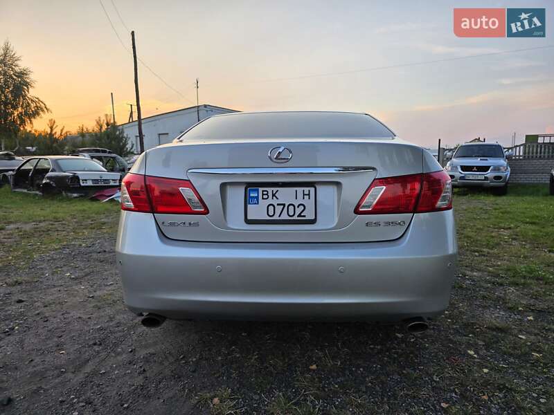 Седан Lexus ES 2007 в Ровно