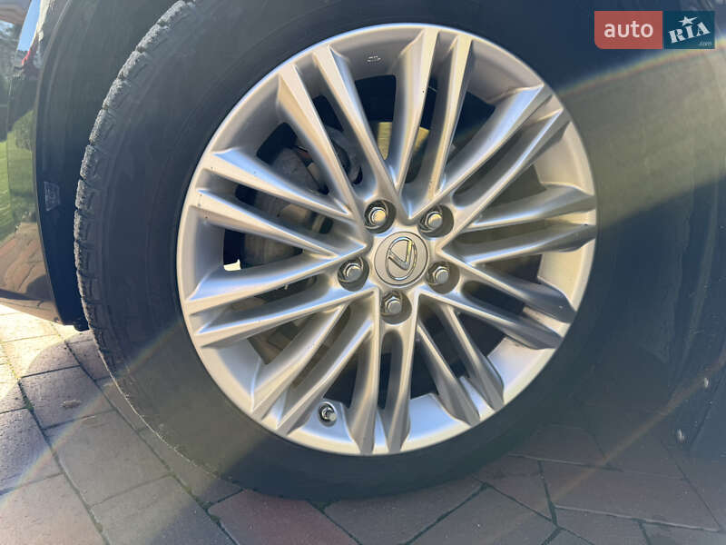 Седан Lexus ES 2017 в Киеве