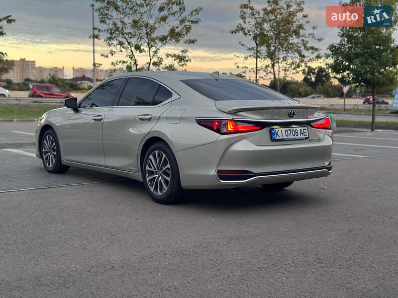 Седан Lexus ES 2021 в Киеве