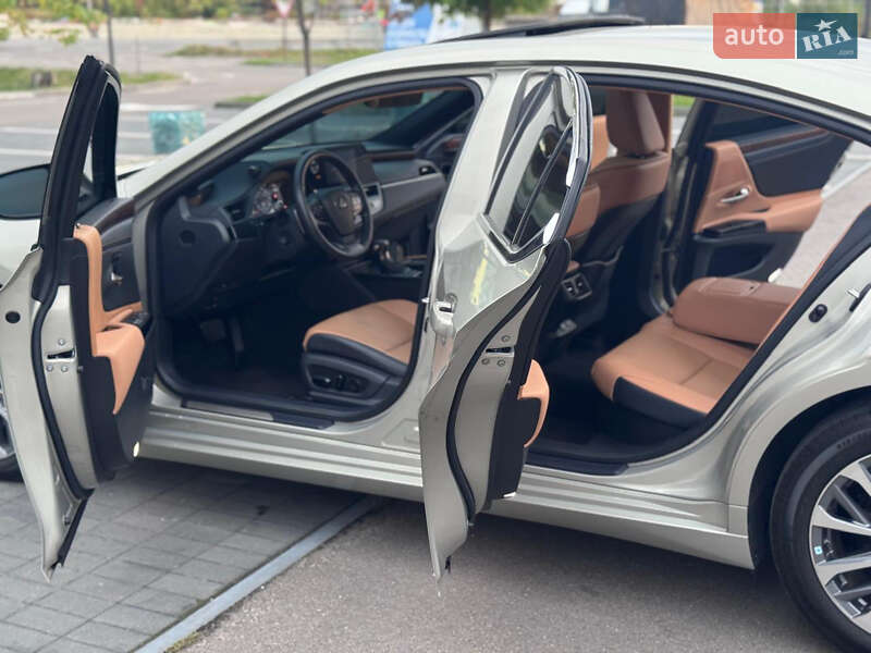 Седан Lexus ES 2021 в Киеве