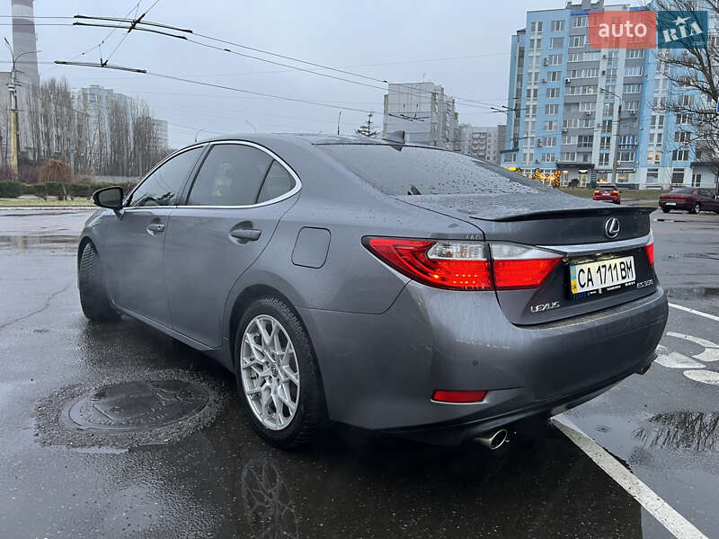 Седан Lexus ES 2014 в Черкасах